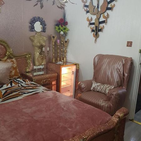 Vivid Apartment Бирмингам Екстериор снимка