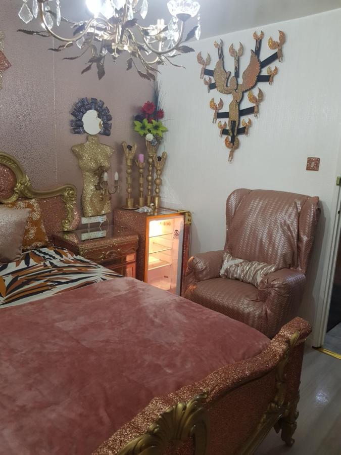 Vivid Apartment Бирмингам Екстериор снимка
